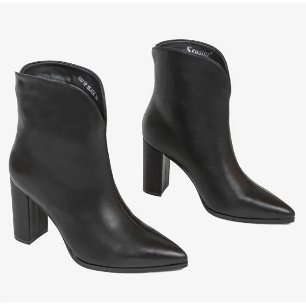 Bottines noires classiques sur le post Melanie le noir