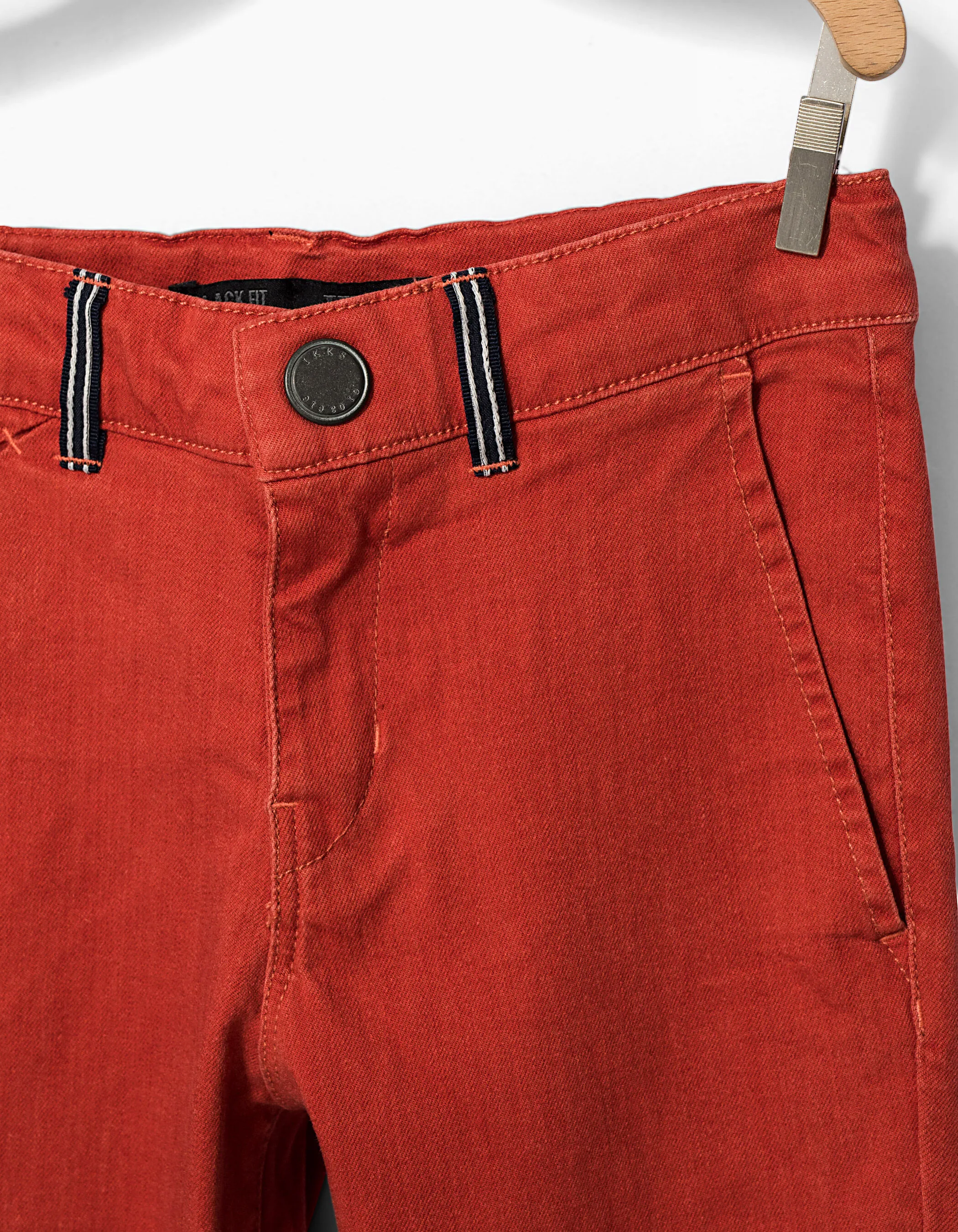 Pantalon chino orange à ganses rayées garçon 