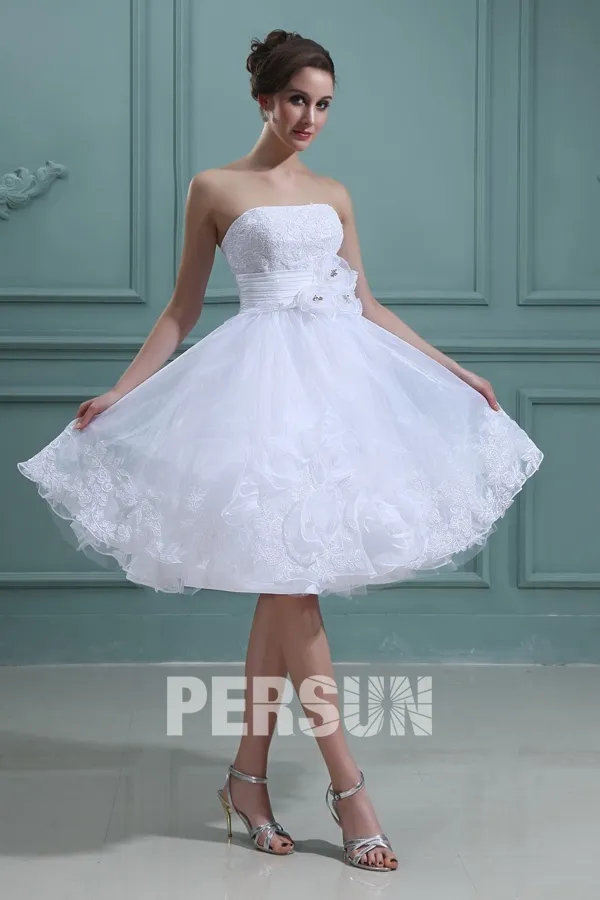 Robe de mariée bustier Empire en organza ornée de fleurs