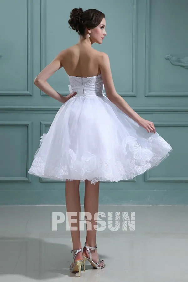 Robe de mariée bustier Empire en organza ornée de fleurs