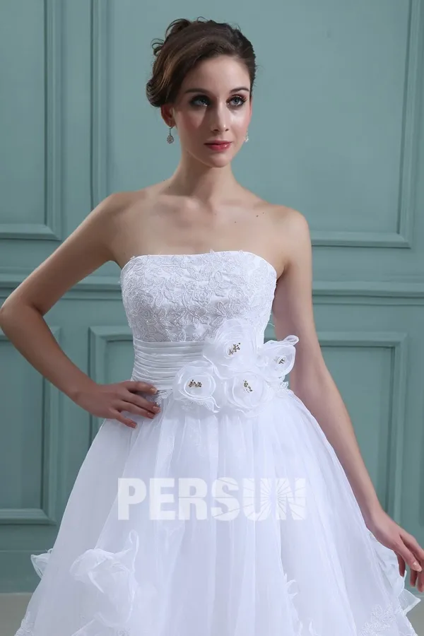 Robe de mariée bustier Empire en organza ornée de fleurs