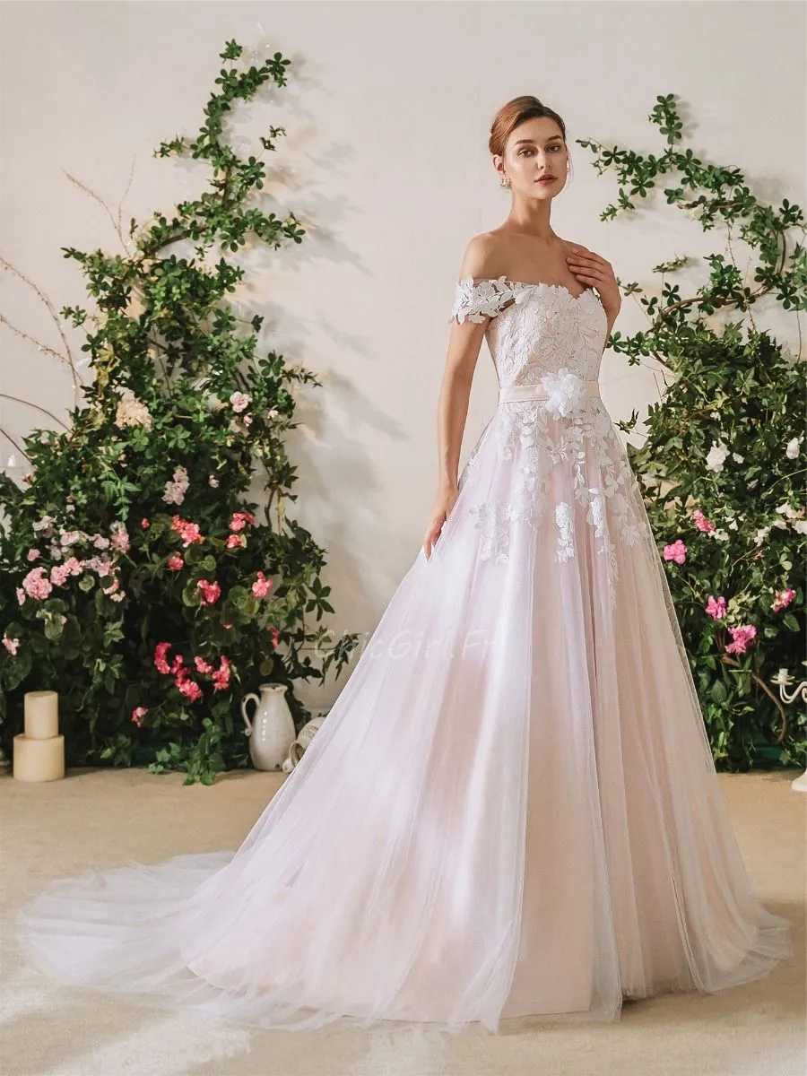 Robe De Mariée Feerique Rose Poudrée Dentelle Fleur Epaule Tombante