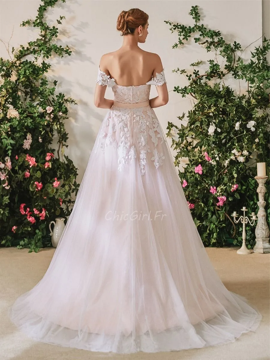 Robe De Mariée Feerique Rose Poudrée Dentelle Fleur Epaule Tombante