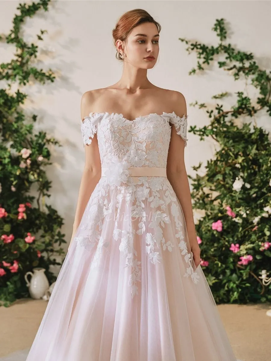 Robe De Mariée Feerique Rose Poudrée Dentelle Fleur Epaule Tombante