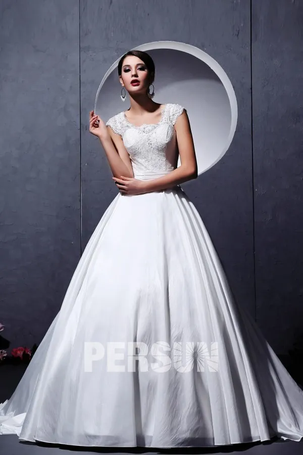 Robe de mariée princesse en taffetas encolure U Ligne A