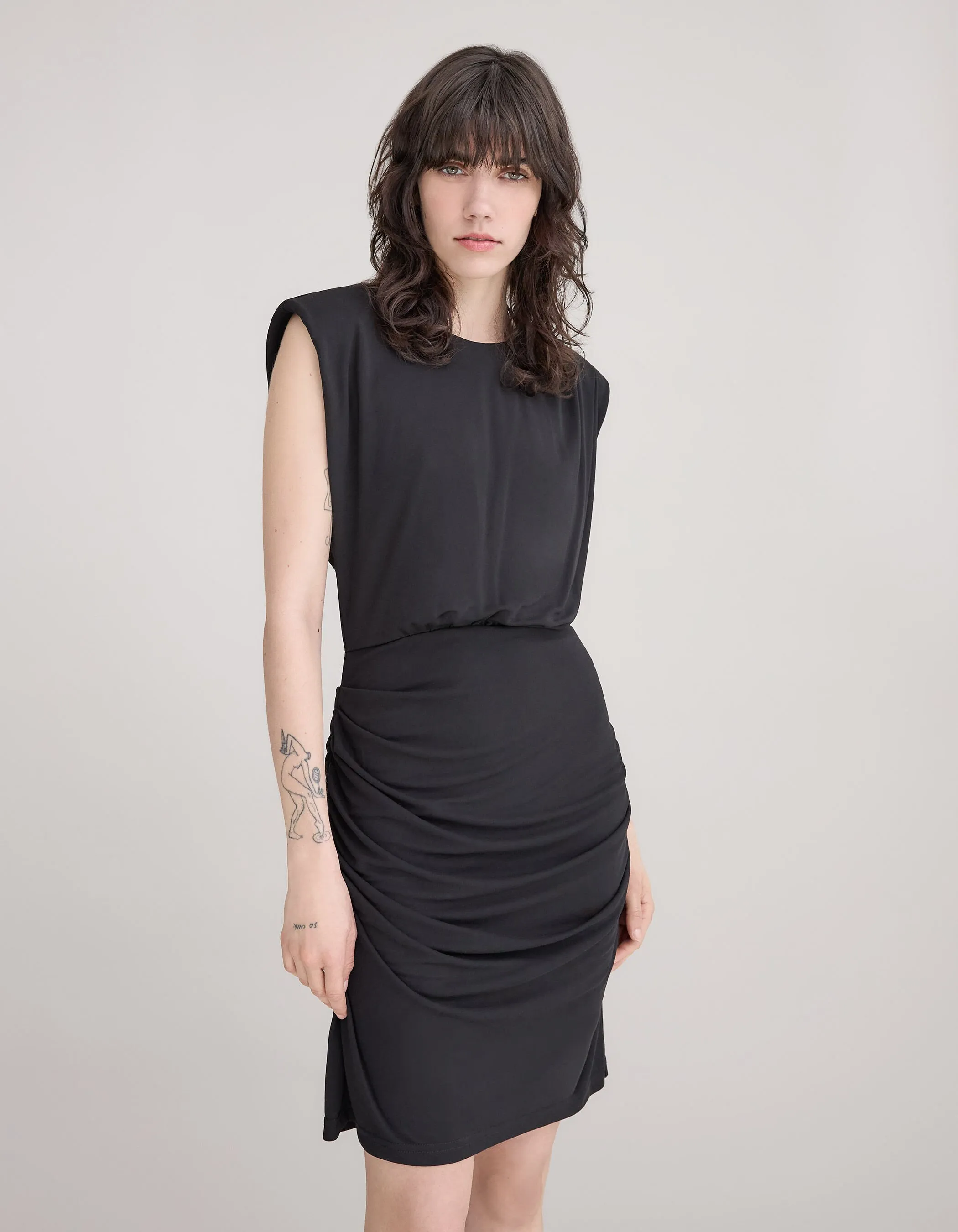 Robe noire drapée découpe asymétrique Femme